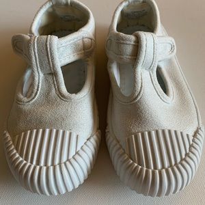 Harper Canyon toddler shoes size 8.